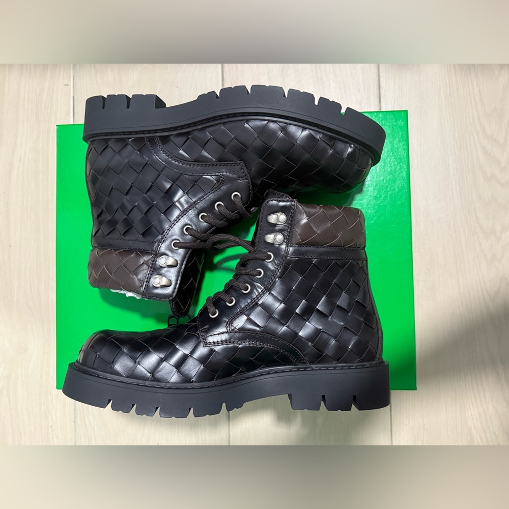 Bottega Veneta Leather intrecciato lace up boots